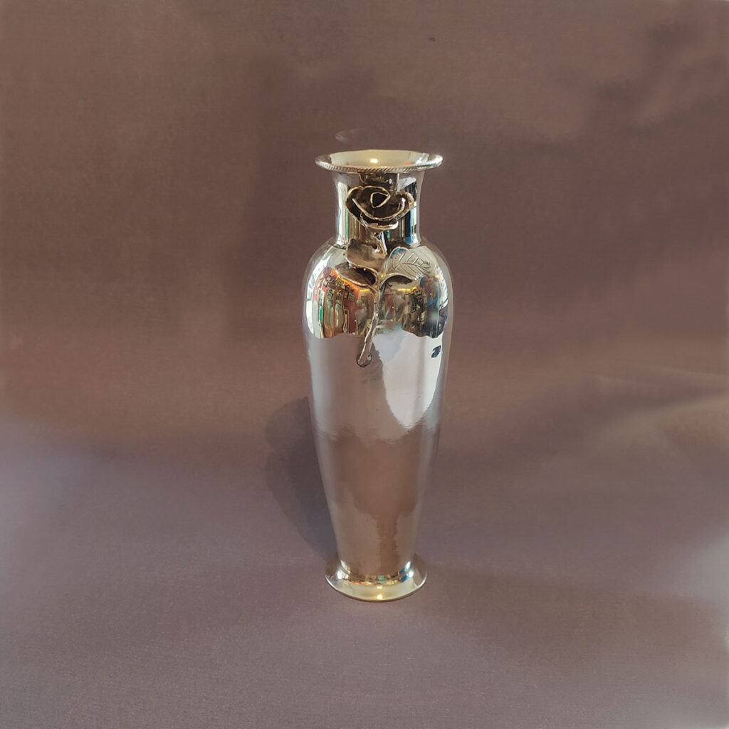 Gül Figürlü Saf Gümüş Vazo